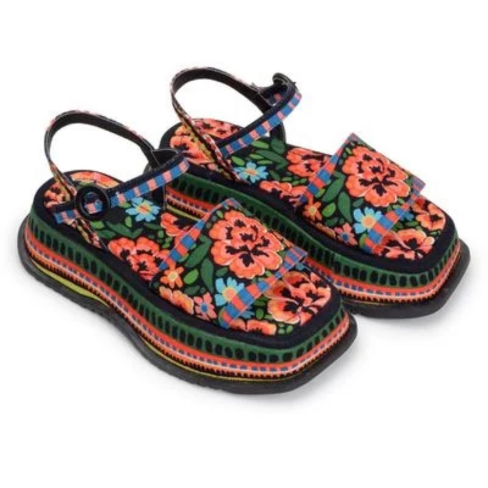 NEW IN BOX FARM Rio Sandals!